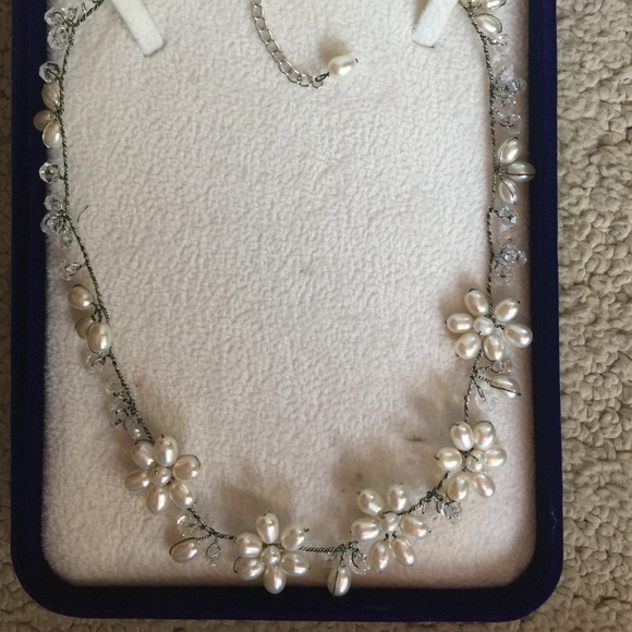 Unique Pearl Flower Necklace 16" Silver - Picture 2 of 4